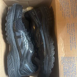 New men’s BrooksAdrenaline 13 width D